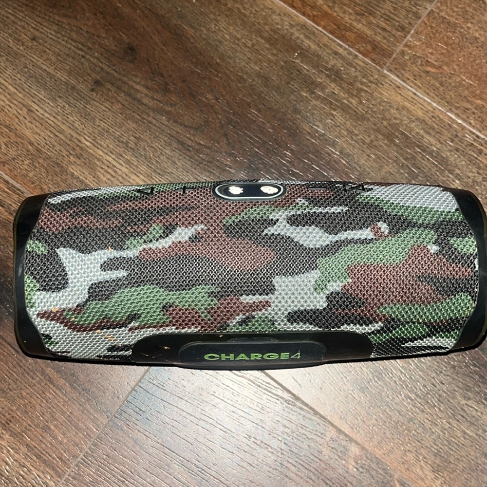 JBL charge 4